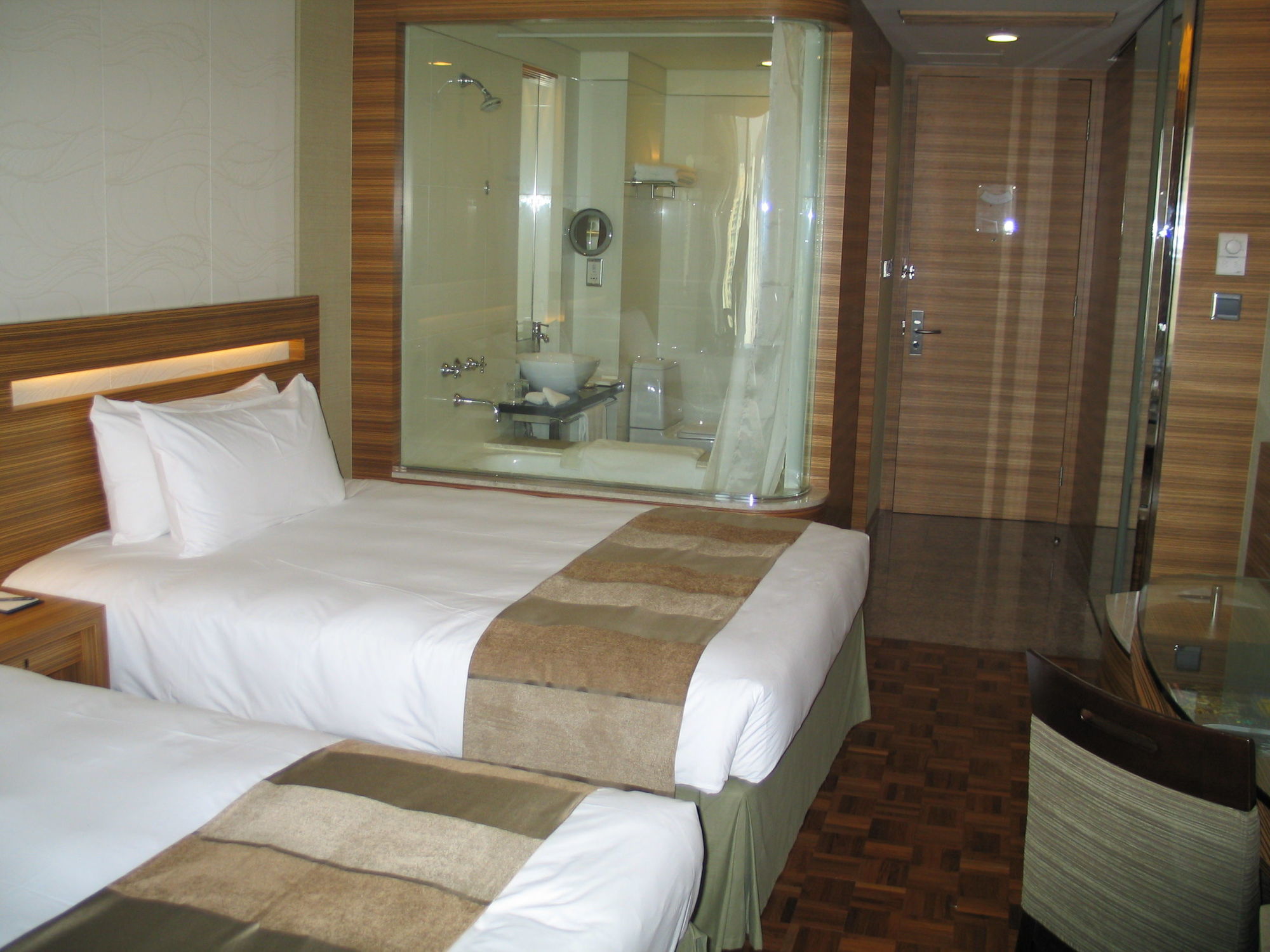 Nina Hotel Tsuen Wan West Hong Kong Exterior photo A room on the Queen Mary 2