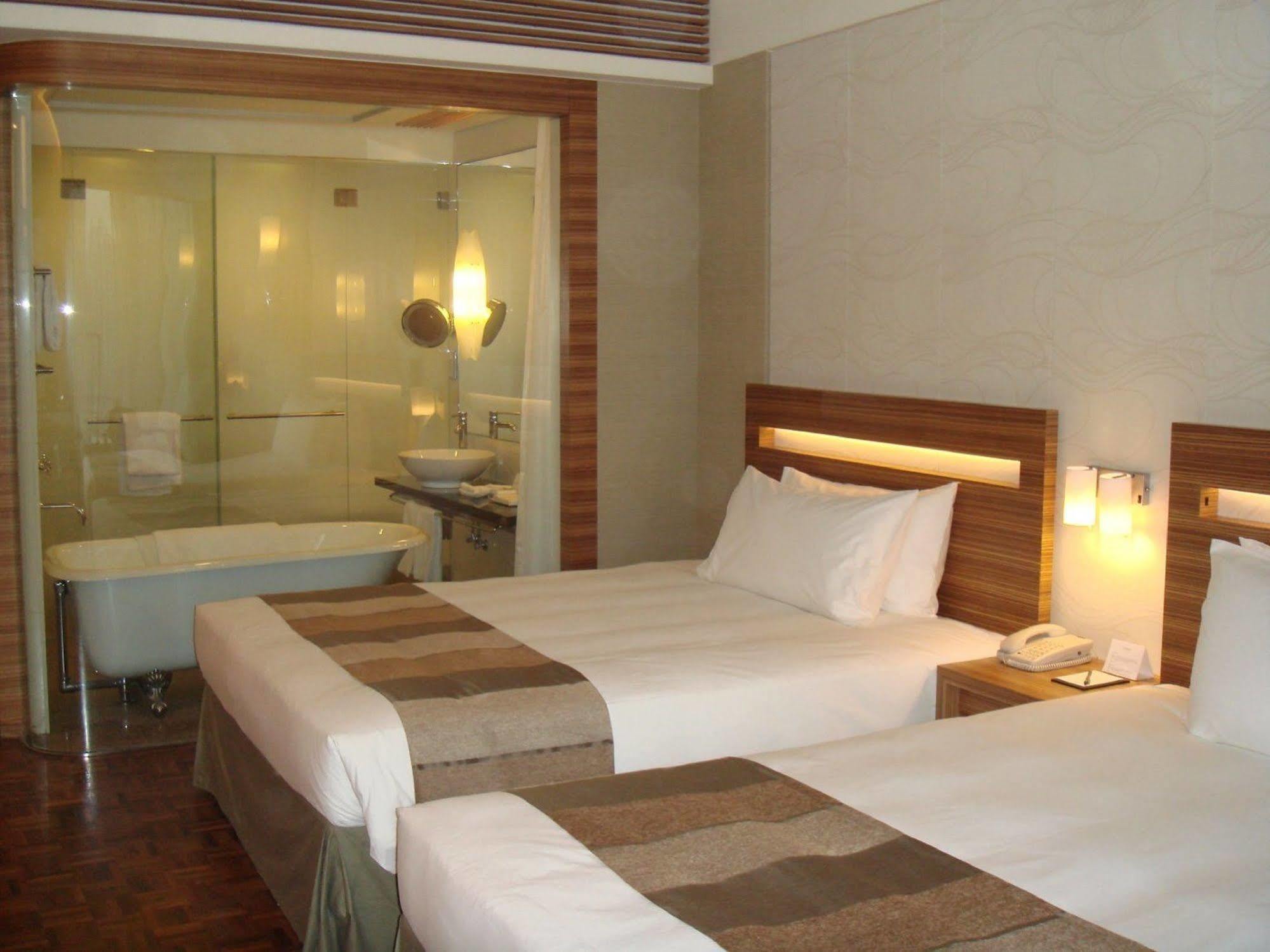 Nina Hotel Tsuen Wan West Hong Kong Exterior photo A room at the hotel