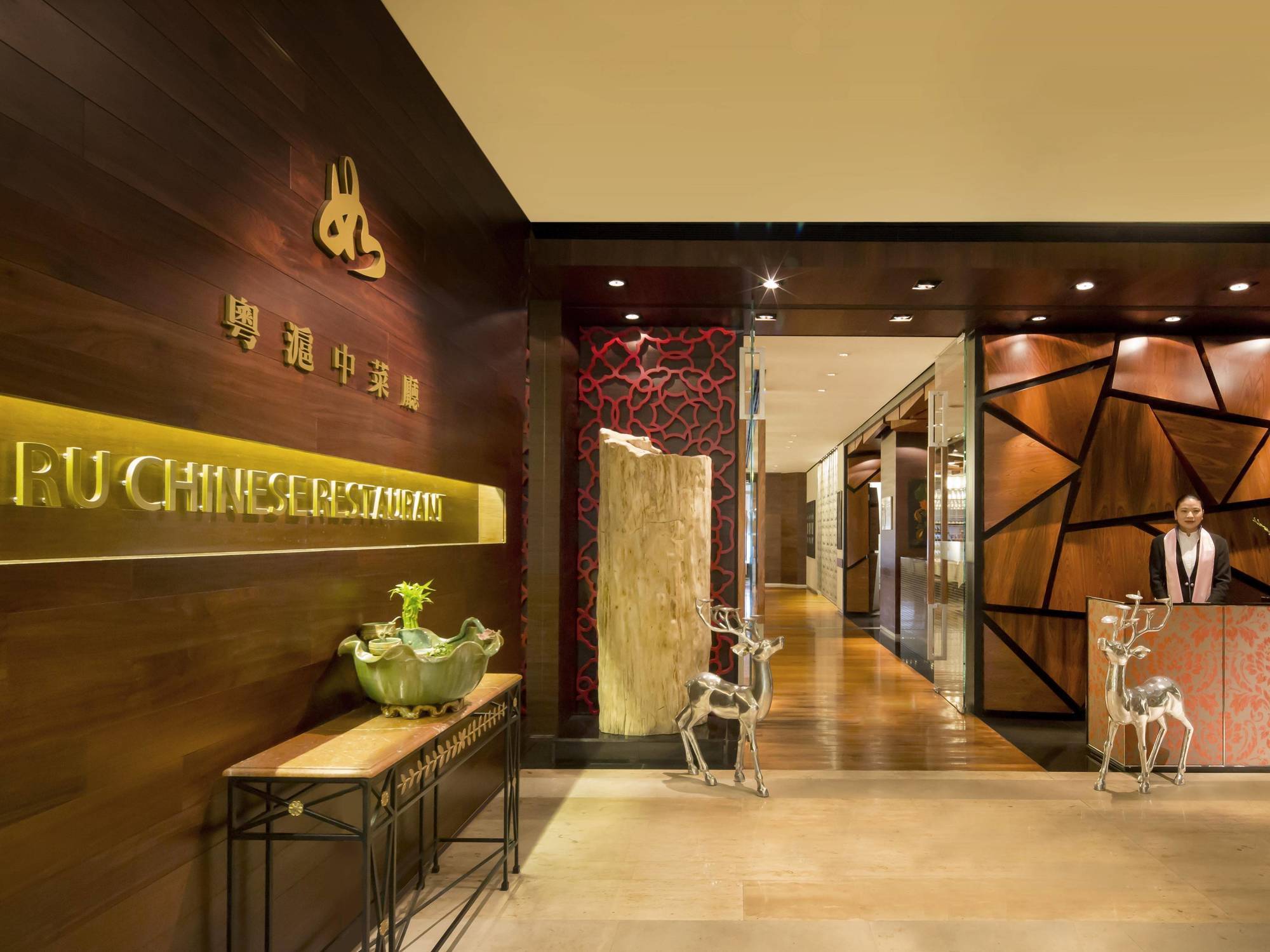 Nina Hotel Tsuen Wan West Hong Kong Exterior photo Entrance of the club