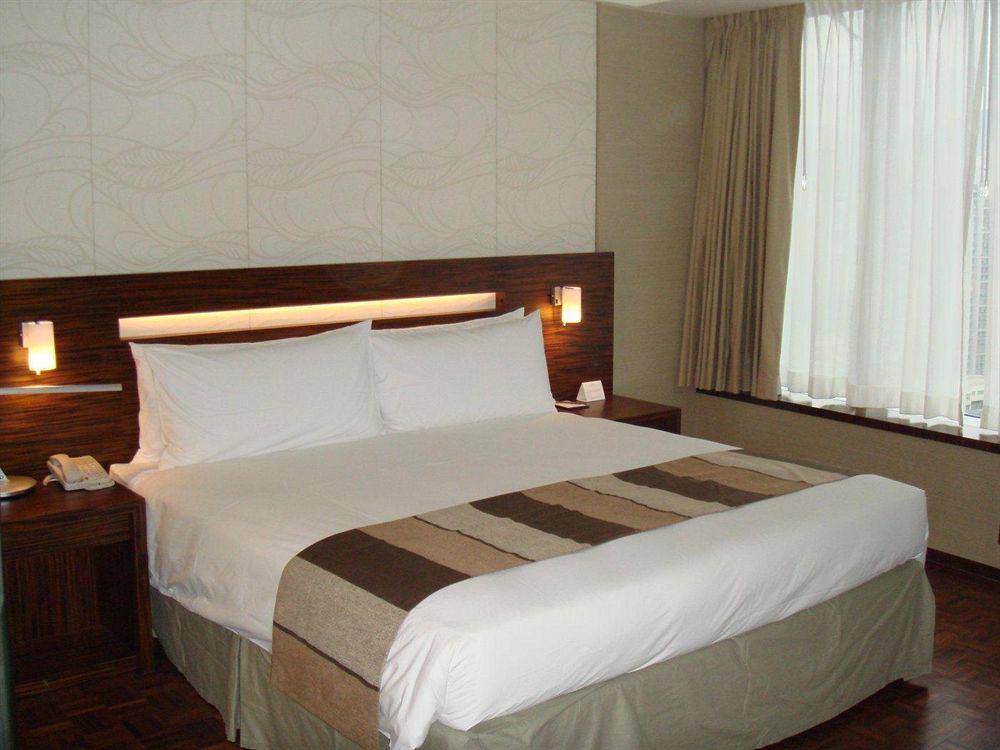 Nina Hotel Tsuen Wan West Hong Kong Exterior photo A bed